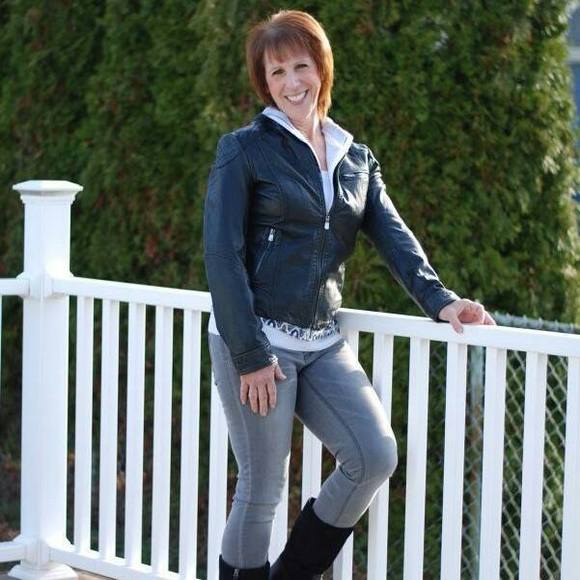 Meet your Posher, Elly - Picture 1 of 1